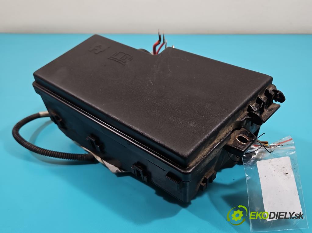 Ford Focus Mk3 2010-2018 1.0 ECOBOOST: 101 hp manual 74 kW 998 cm3 5- skříňka pojistková AV6T-14A142-AB (Pojistkové skříňky)