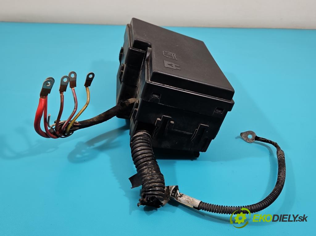 Ford Focus Mk3 2010-2018 1.0 ECOBOOST: 101 hp manual 74 kW 998 cm3 5- skříňka pojistková AV6T-14A142-AB (Pojistkové skříňky)