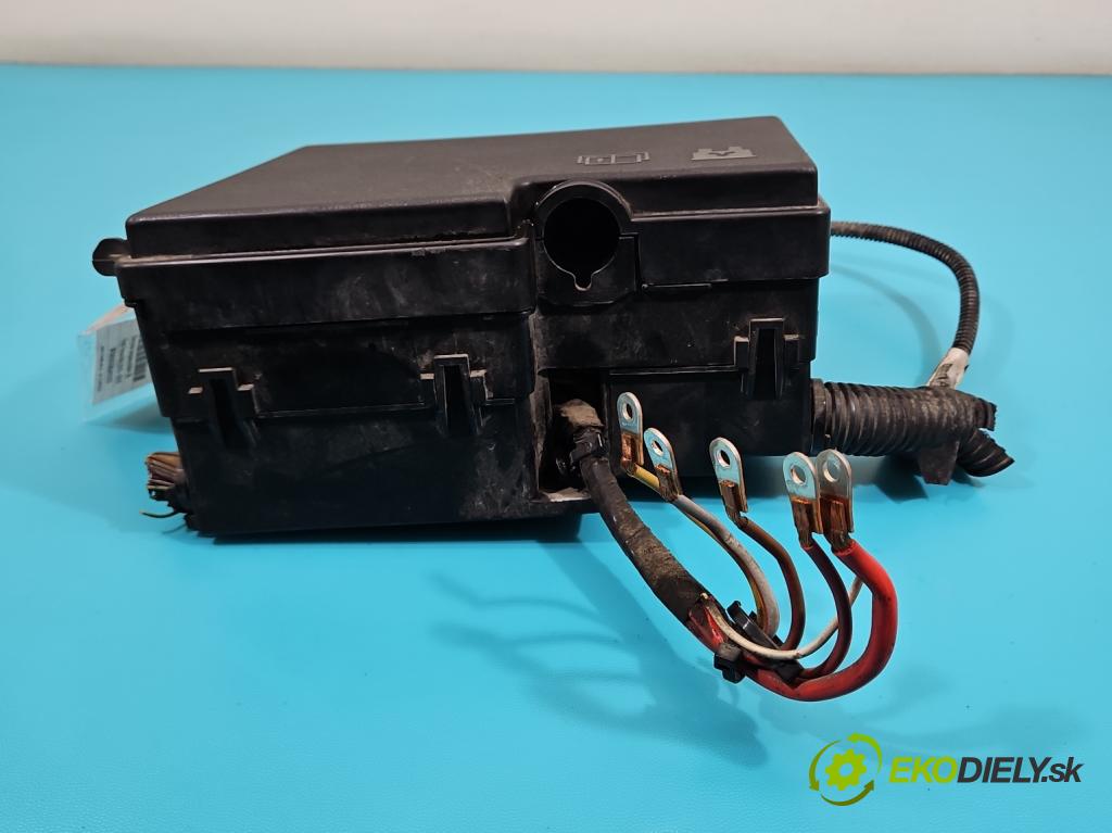 Ford Focus Mk3 2010-2018 1.0 ECOBOOST: 101 hp manual 74 kW 998 cm3 5- skříňka pojistková AV6T-14A142-AB (Pojistkové skříňky)