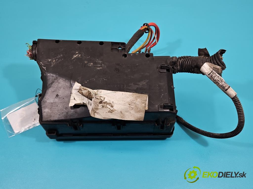 Ford Focus Mk3 2010-2018 1.0 ECOBOOST: 101 hp manual 74 kW 998 cm3 5- skříňka pojistková AV6T-14A142-AB (Pojistkové skříňky)