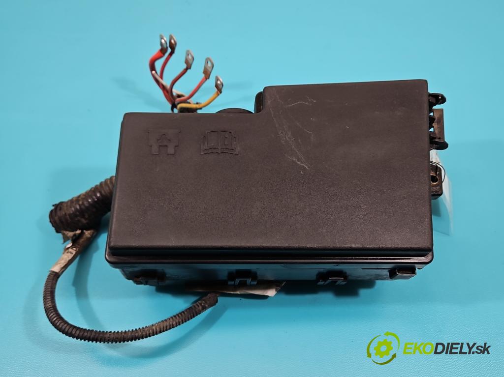 Ford Focus Mk3 2010-2018 1.0 ECOBOOST: 101 hp manual 74 kW 998 cm3 5- skříňka pojistková AV6T-14A142-AB (Pojistkové skříňky)