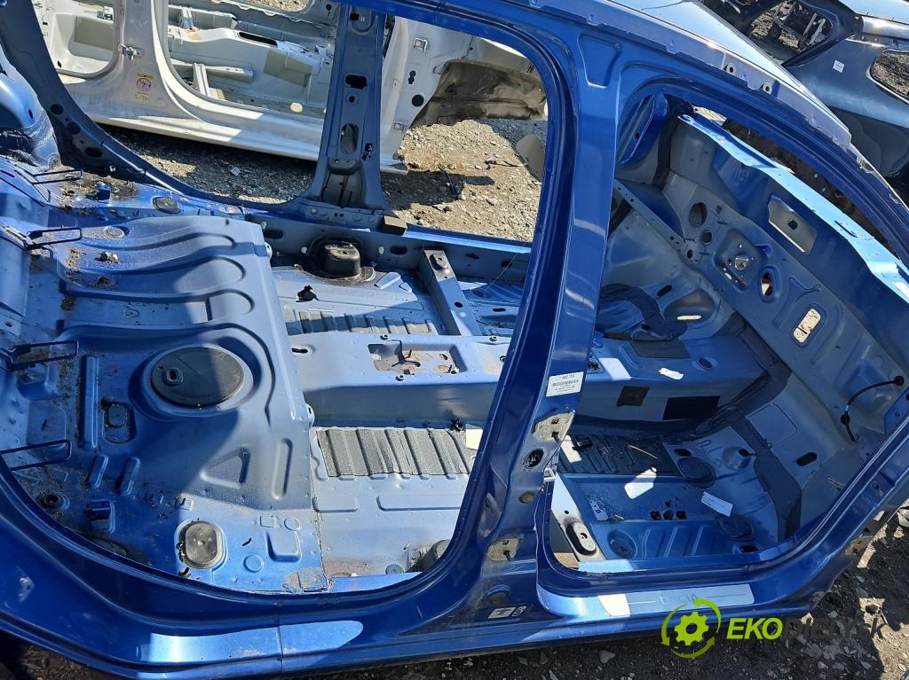 Dacia Sandero II 2012-2020 1.1 16V 75 HP manual 55 kW 1149 cm3 5- Práh: pravý  (Karoséria ostatné)