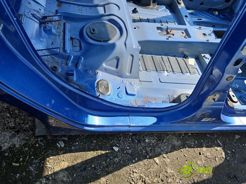 Dacia Sandero II 2012-2020 1.1 16V 75 HP manual 55 kW 1149 cm3 5- Práh: pravý  (Karoséria ostatné)
