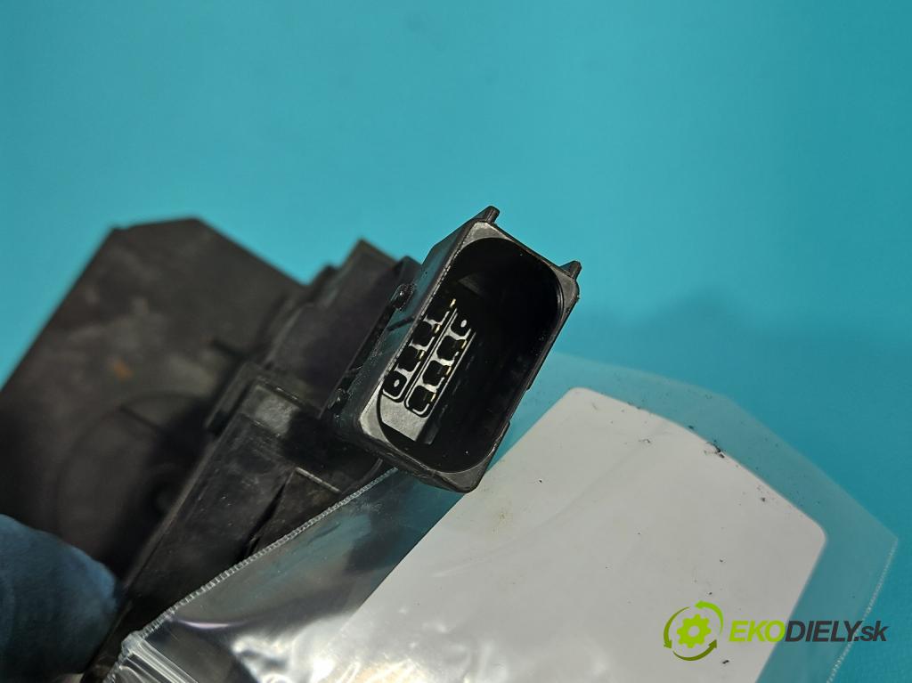 Opel Corsa E 2014-2019 1.4 16V 90 hp manual 66 kW 1398 cm3 5- zámek přední pravý 13431840