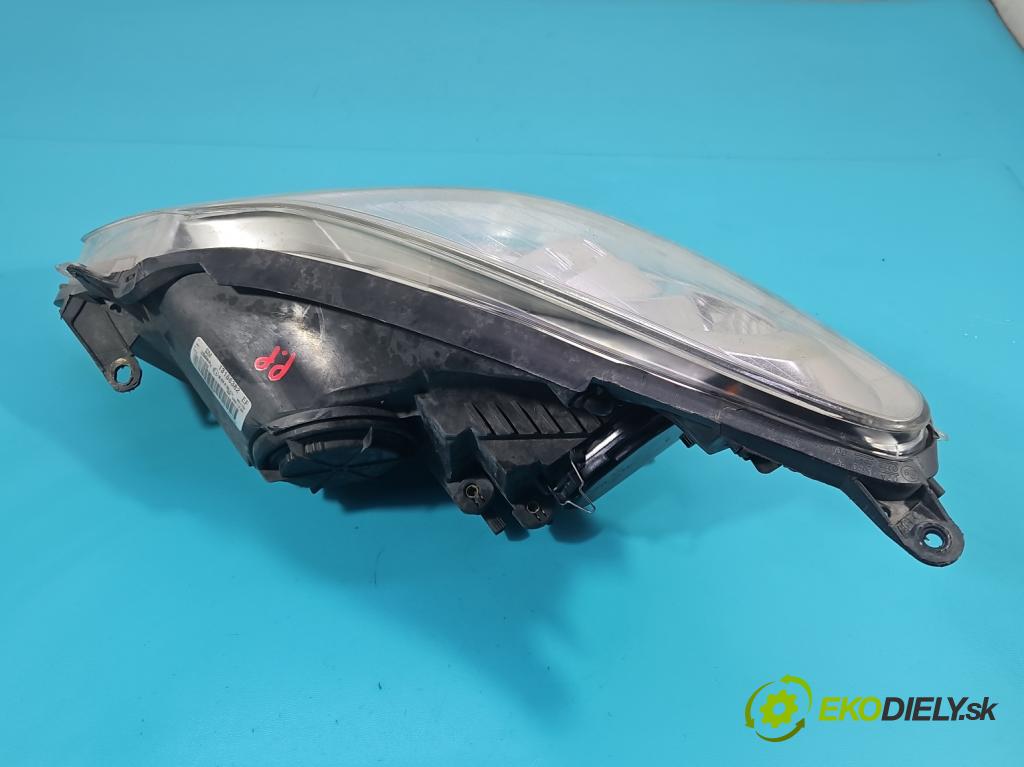 Opel Corsa D 2006-2014 1.2 16V 80 HP manual 59 kW 1229 cm3 5- Reflektor: pravý 13186382 (Svetlo predné pravé)