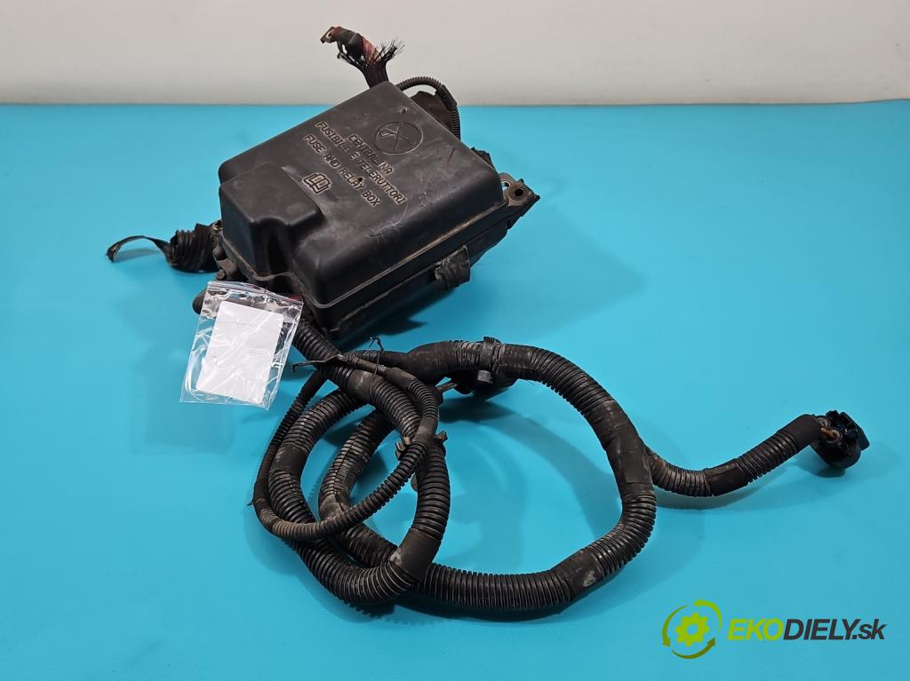 Fiat Doblo II 2010- 2.0 jtd 135 hp manual 99 kW 1956 cm3 5- skříňka pojistková 51867698 (Pojistkové skříňky)