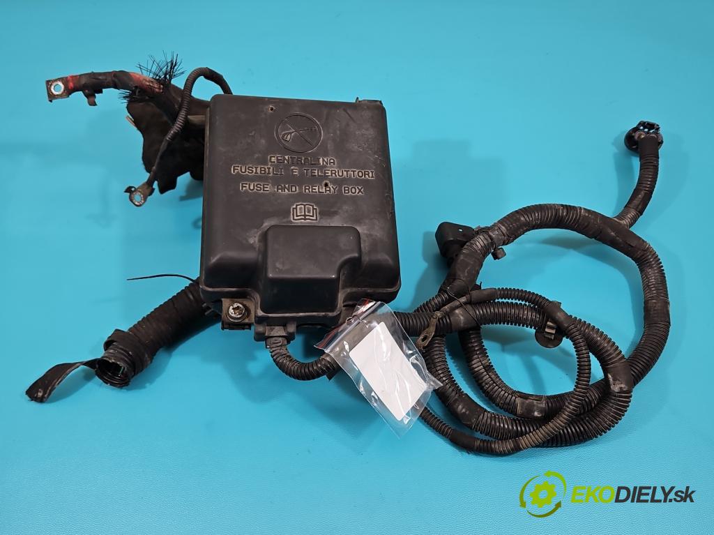 Fiat Doblo II 2010- 2.0 jtd 135 hp manual 99 kW 1956 cm3 5- skříňka pojistková 51867698 (Pojistkové skříňky)