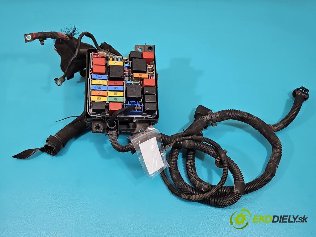 Fiat Doblo II 2010- 2.0 jtd 135 hp manual 99 kW 1956 cm3 5- skříňka pojistková 51867698 (Pojistkové skříňky)