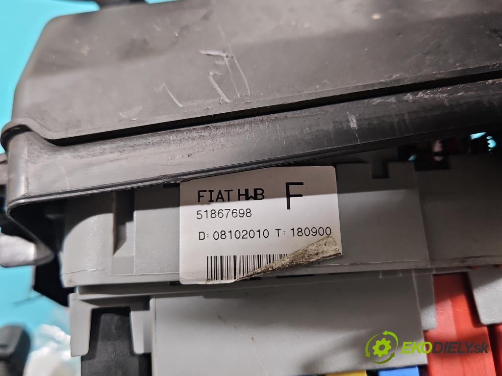 Fiat Doblo II 2010- 2.0 jtd 135 hp manual 99 kW 1956 cm3 5- skříňka pojistková 51867698 (Pojistkové skříňky)
