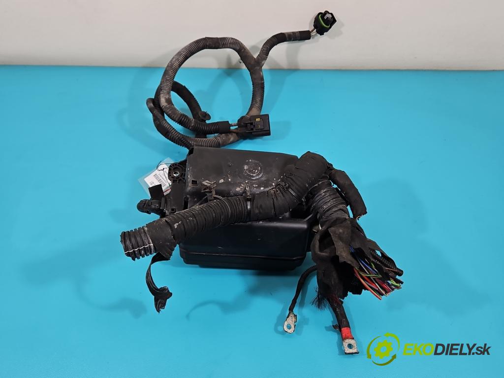 Fiat Doblo II 2010- 2.0 jtd 135 hp manual 99 kW 1956 cm3 5- skříňka pojistková 51867698 (Pojistkové skříňky)