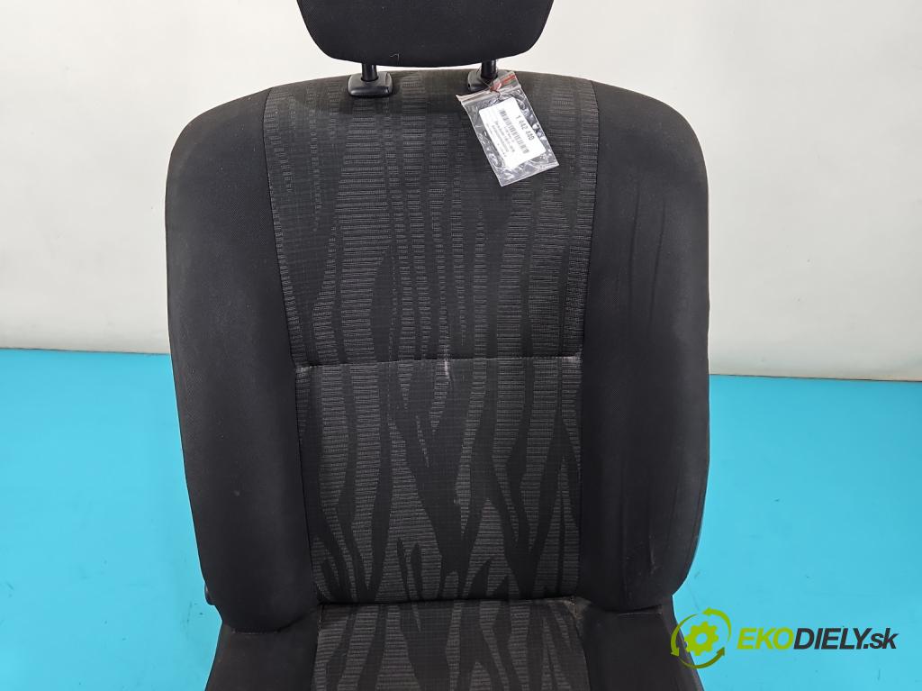 Dacia Duster I 2010-2018 1.6 16V 105 HP manual 77 kW 1598 cm3 5- Sedačka ľavý  (Sedačka, sedadlo)