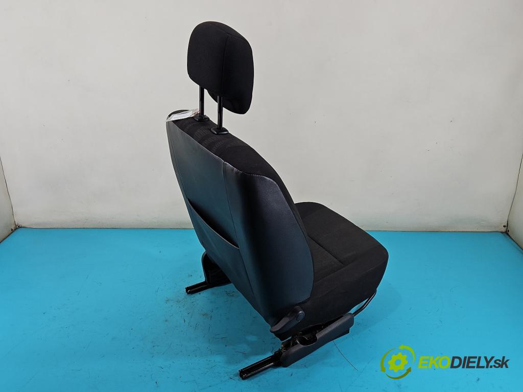 Dacia Duster I 2010-2018 1.6 16V 105 HP manual 77 kW 1598 cm3 5- Sedačka ľavý  (Sedačka, sedadlo)