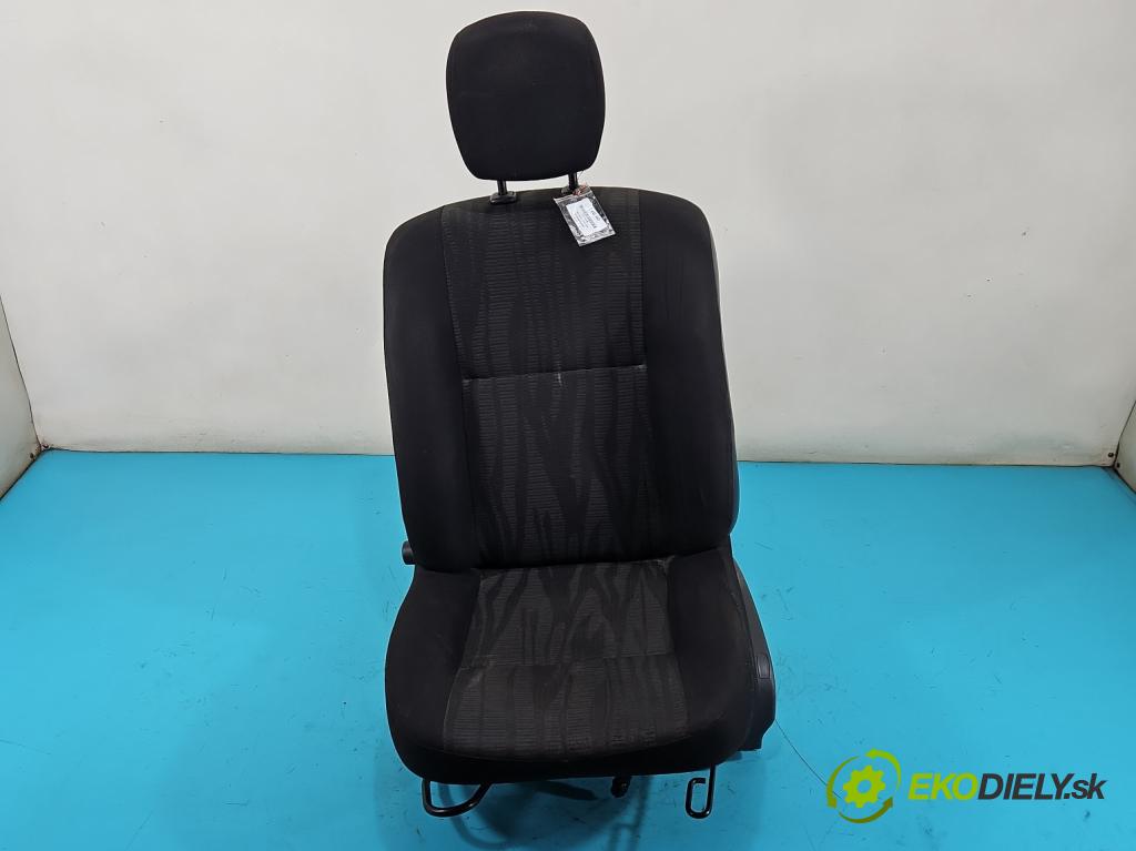 Dacia Duster I 2010-2018 1.6 16V 105 HP manual 77 kW 1598 cm3 5- Sedačka ľavý  (Sedačka, sedadlo)
