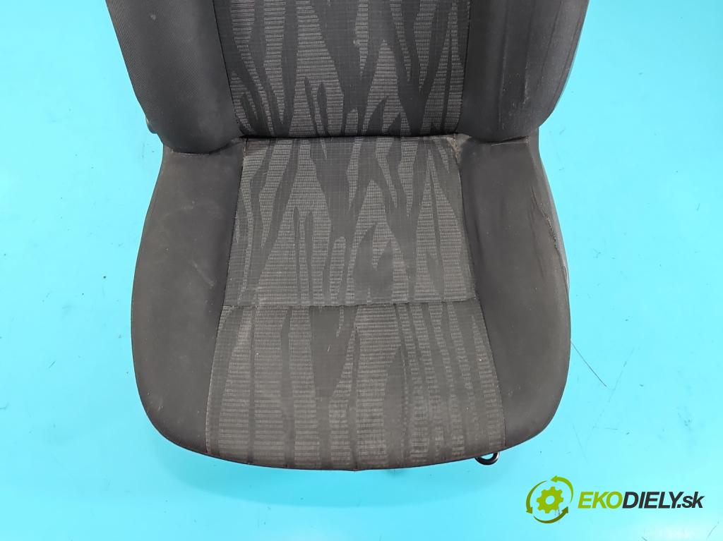 Dacia Duster I 2010-2018 1.6 16V 105 HP manual 77 kW 1598 cm3 5- Sedačka ľavý  (Sedačka, sedadlo)