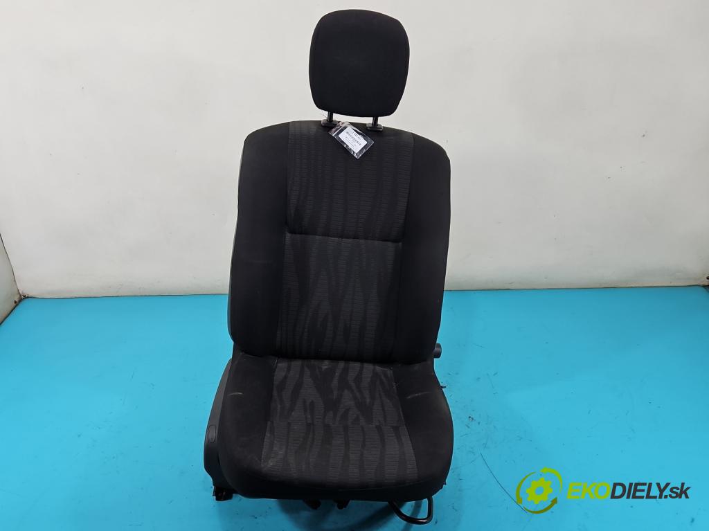 Dacia Duster I 2010-2018 1.6 16V 105 HP manual 77 kW 1598 cm3 5- Sedačka pravý  (Sedačka, sedadlo)