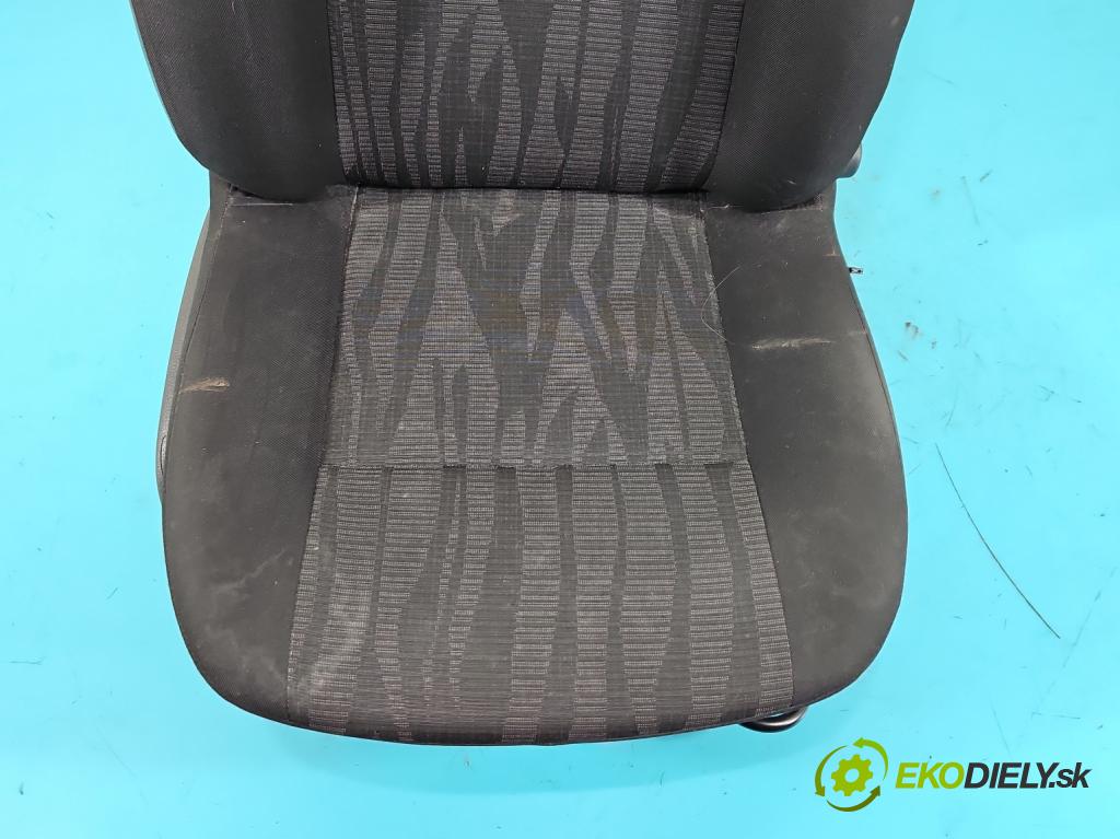 Dacia Duster I 2010-2018 1.6 16V 105 HP manual 77 kW 1598 cm3 5- Sedačka pravý  (Sedačka, sedadlo)