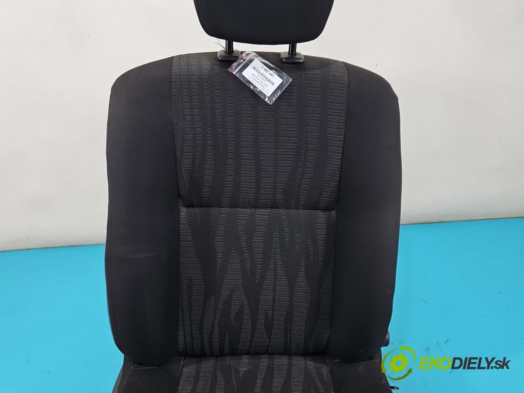 Dacia Duster I 2010-2018 1.6 16V 105 HP manual 77 kW 1598 cm3 5- Sedačka pravý  (Sedačka, sedadlo)