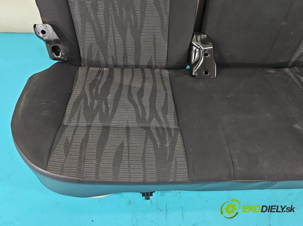 Dacia Duster I 2010-2018 1.6 16V 105 HP manual 77 kW 1598 cm3 5- Pohovka: zadné  (Sedadlo)