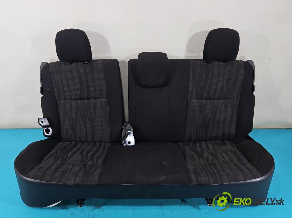 Dacia Duster I 2010-2018 1.6 16V 105 HP manual 77 kW 1598 cm3 5- Pohovka: zadné  (Sedadlo)