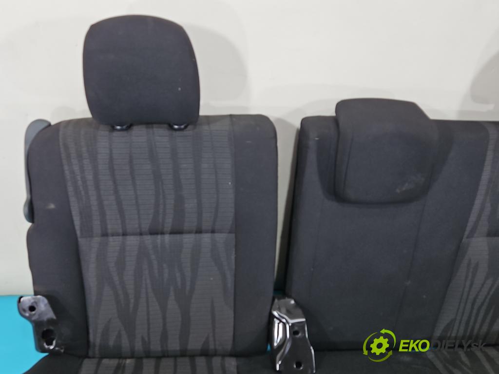 Dacia Duster I 2010-2018 1.6 16V 105 HP manual 77 kW 1598 cm3 5- Pohovka: zadné  (Sedadlo)