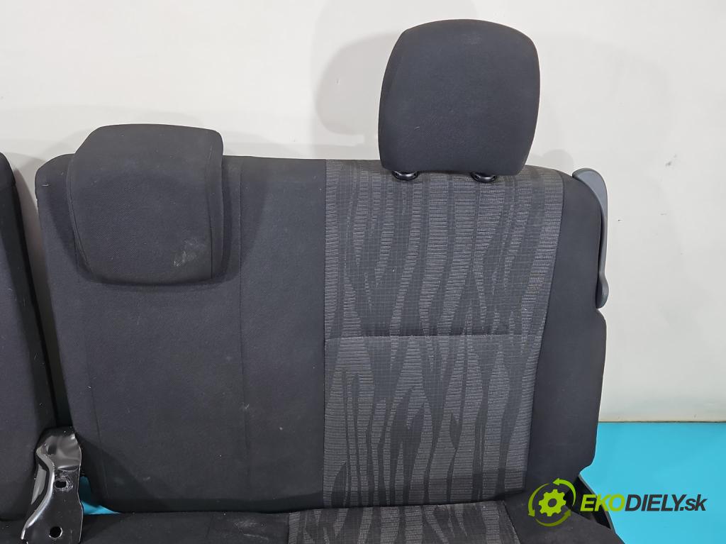 Dacia Duster I 2010-2018 1.6 16V 105 HP manual 77 kW 1598 cm3 5- Pohovka: zadné  (Sedadlo)