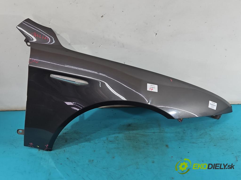 Alfa romeo 159 1.9 jtd 150 hp manual 110 kW 1900 cm3 4- blatnik přední pravý  (Klika dveří ostatní)