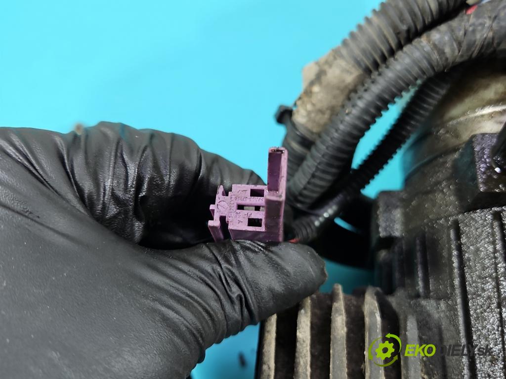 Opel Astra II 1998-2009 2.0 OPC 160 HP manual 118 kW 1998 cm3 3- čerpadlo posilovač  (Servočerpadlo, pumpa riadenia)