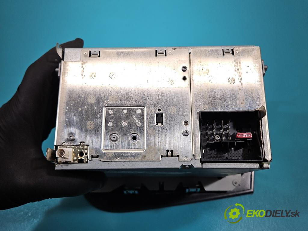 Seat Leon II 2005-2012 1.6 SR 102 HP manual 75 kW 1595 cm3 5- Radio originál 1P1035186B