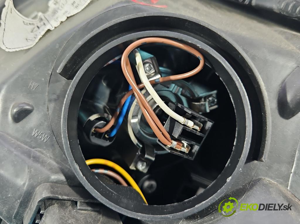 Renault Megane III 2008-2016 2.0 CVT 16V 140 HP automatic 103 kW 1997 cm3 5- Reflektor: pravý  (Svetlo predné pravé)