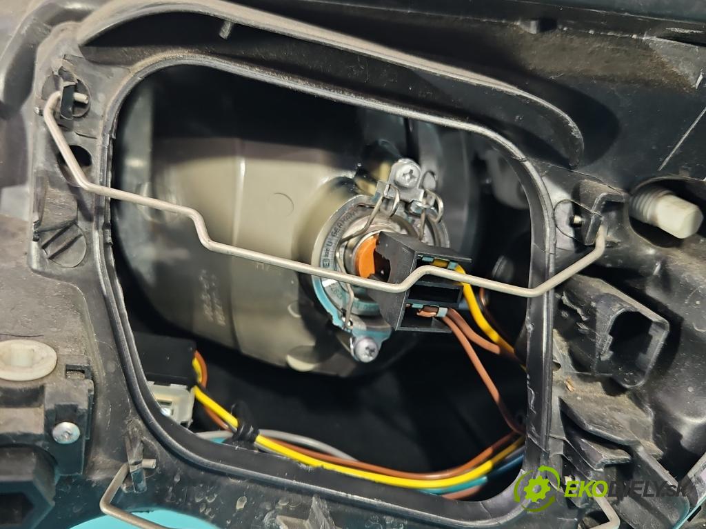 Renault Megane III 2008-2016 2.0 CVT 16V 140 HP automatic 103 kW 1997 cm3 5- Reflektor: pravý  (Svetlo predné pravé)