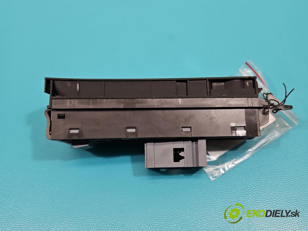Vw Passat B7 2010-2014 2.0 tdi 140 HP manual 103 kW 1968 cm3 5- prepínač brzda: ručný 3AB927137A (Prepínacie páčky pod volantom)