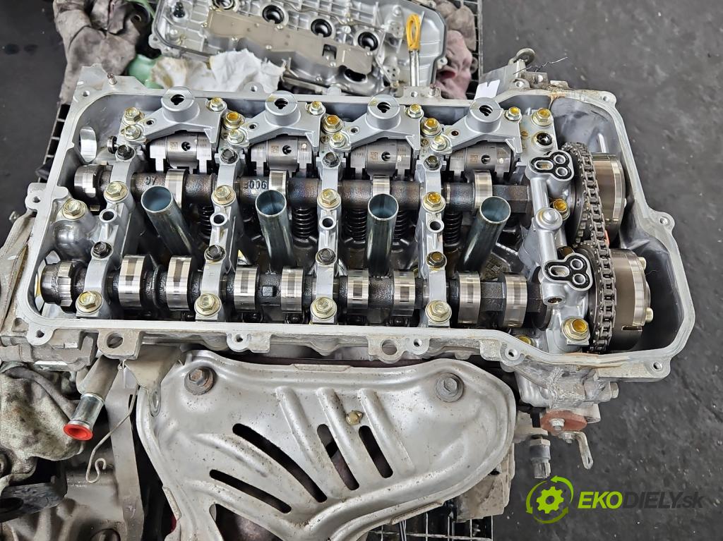 Toyota Auris II 2012-2018 1.6 16V 132 HP manual 97 kW 1598 cm3 5- motor benzín: 1ZR