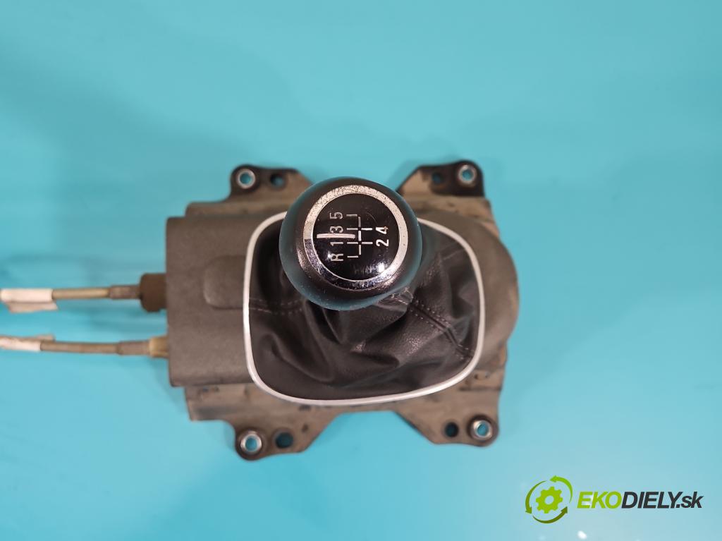 Opel Corsa E 2014-2019 1.4 16V 90 hp manual 66 kW 1398 cm3 5- kulisa změny stupňová 55496803 (Rýchlostné páky / kulisy)