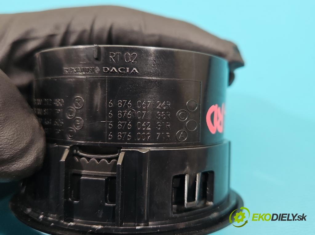 Dacia Duster I 2010-2018 1.6 16V 105 HP manual 77 kW 1598 cm3 5- Mřížka: kúrenia stredová 87606726 (Mriežka kúrenia (fukár))