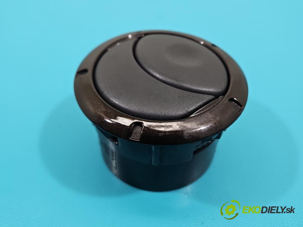 Dacia Duster I 2010-2018 1.6 16V 105 HP manual 77 kW 1598 cm3 5- Mřížka: kúrenia stredová 87606726 (Mriežka kúrenia (fukár))