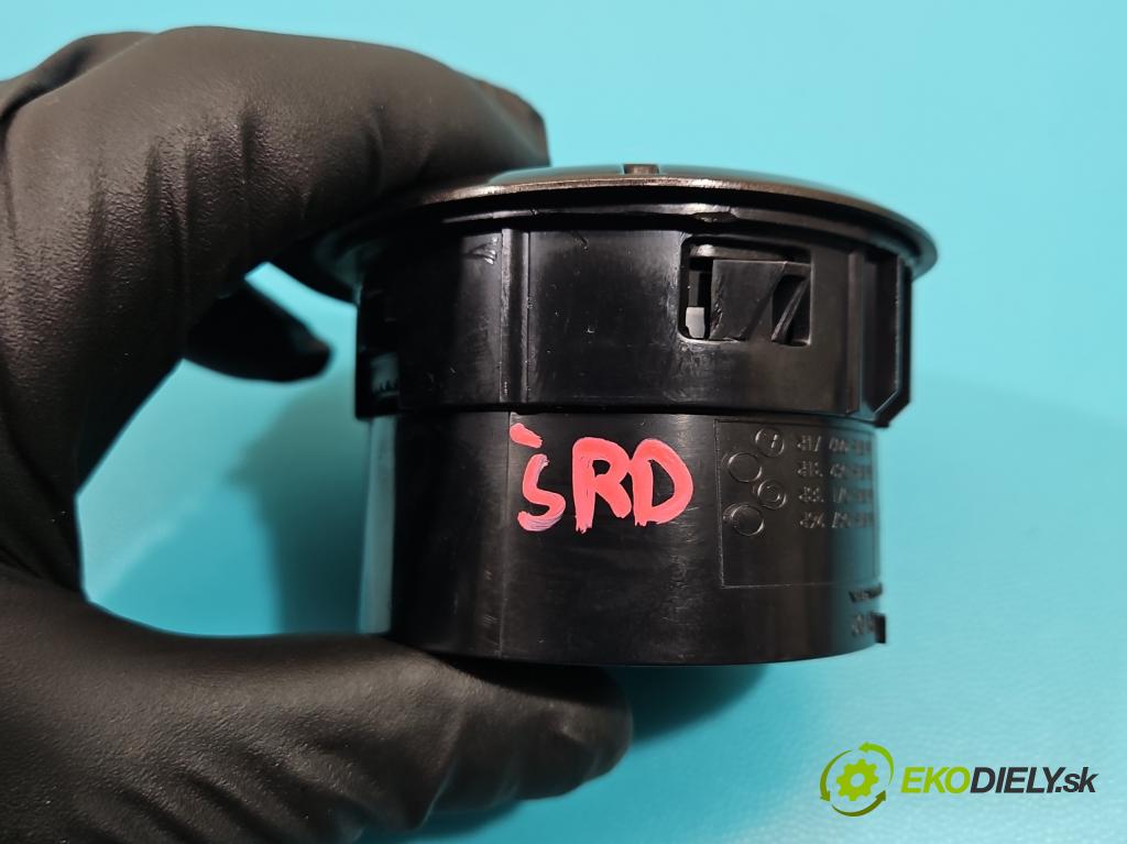 Dacia Duster I 2010-2018 1.6 16V 105 HP manual 77 kW 1598 cm3 5- Mřížka: kúrenia stredová 87606726 (Mriežka kúrenia (fukár))