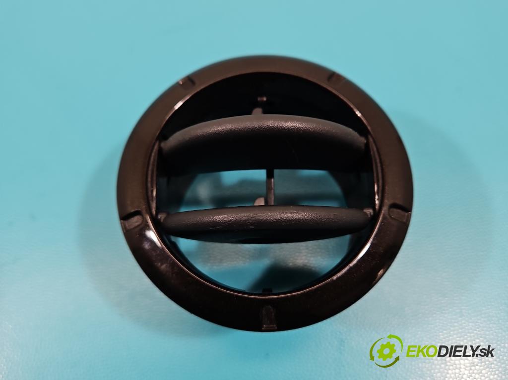 Dacia Duster I 2010-2018 1.6 16V 105 HP manual 77 kW 1598 cm3 5- Mřížka: kúrenia stredová 687606726 (Mriežka kúrenia (fukár))