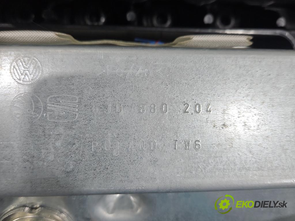 Seat Ibiza IV 6J 2008-2017 1.2 MPI 12V 69KM manual 51 kW 1198 cm3 5- kokpit,pristrojová doska rozdeľovacia