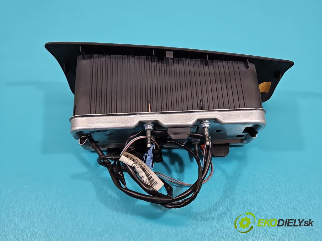 Dacia Duster I 2010-2018 1.6 16V 105 HP manual 77 kW 1598 cm3 5- airbag vzduch: spolujezdce: 985250028R (Airbag)