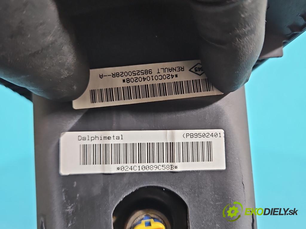 Dacia Duster I 2010-2018 1.6 16V 105 HP manual 77 kW 1598 cm3 5- airbag vzduch: spolujezdce: 985250028R (Airbag)