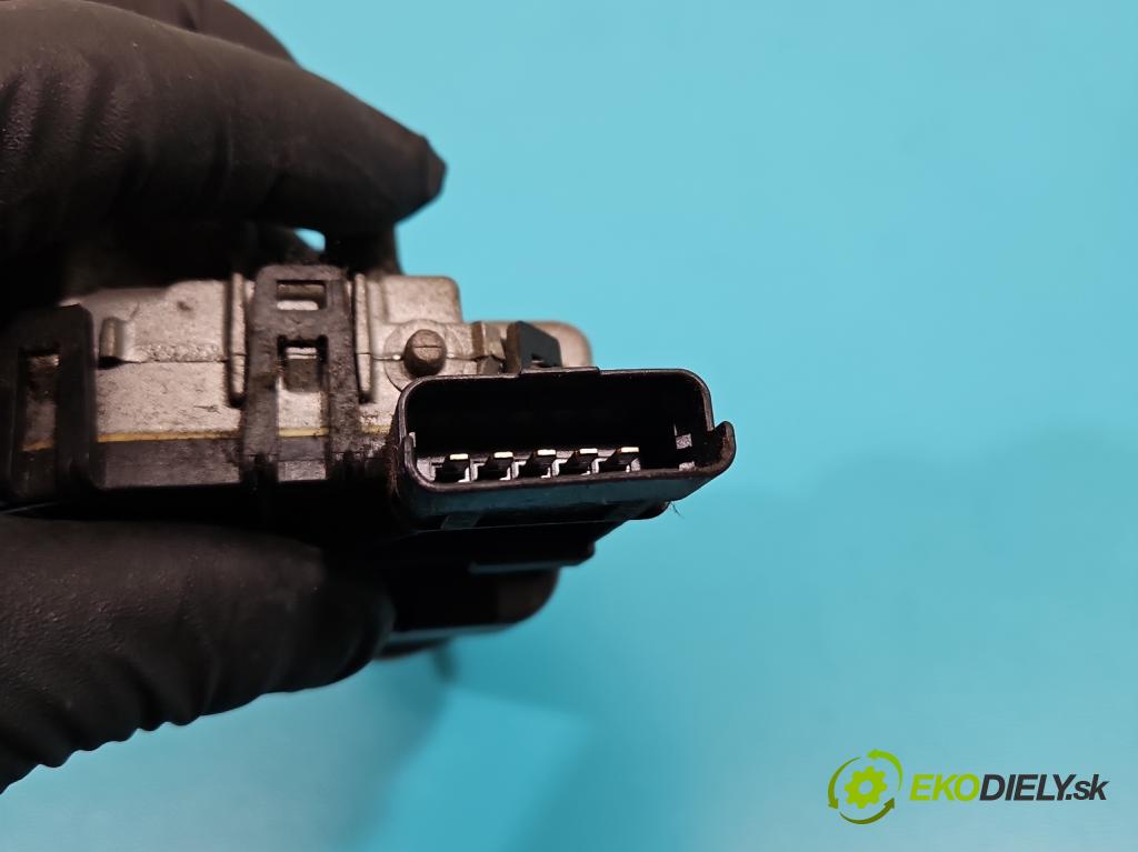 Dacia Duster I 2010-2018 1.6 16V 105 hp manual 77 kW 1598 cm3 5- motor stěračů přední 0390241544