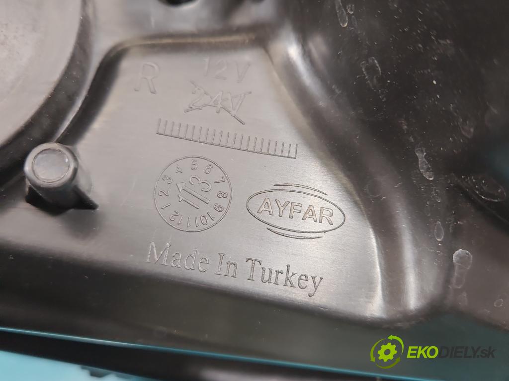 Dacia Duster I 2010-2018 1.6 16V 105 HP manual 77 kW 1598 cm3 5- Reflektor: pravý  (Svetlo predné pravé)