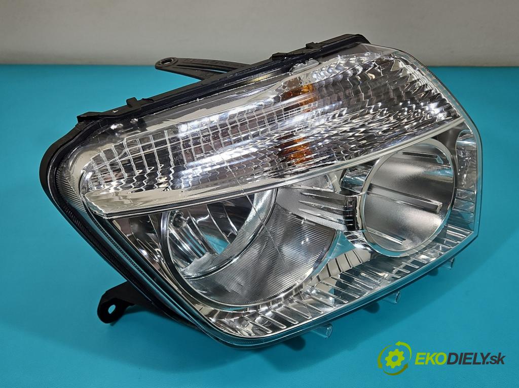 Dacia Duster I 2010-2018 1.6 16V 105 HP manual 77 kW 1598 cm3 5- Reflektor: pravý  (Svetlo predné pravé)