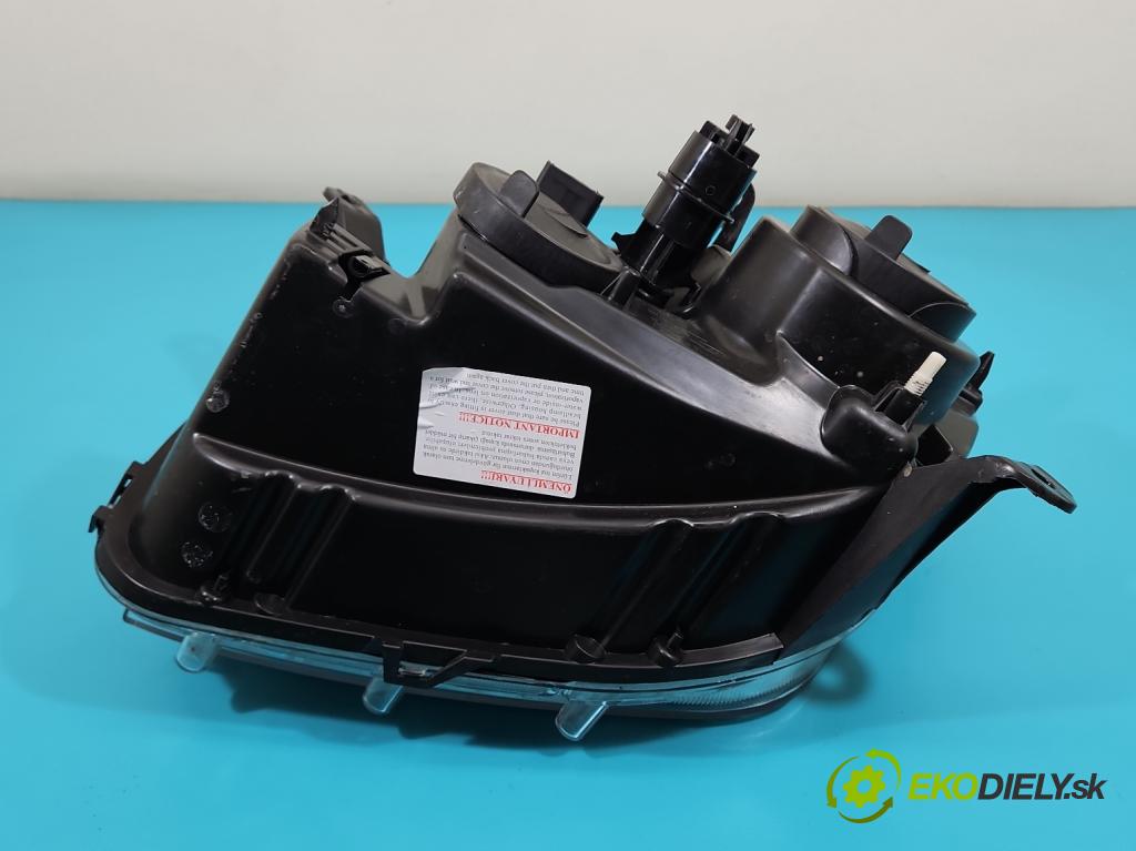 Dacia Duster I 2010-2018 1.6 16V 105 HP manual 77 kW 1598 cm3 5- Reflektor: pravý  (Svetlo predné pravé)