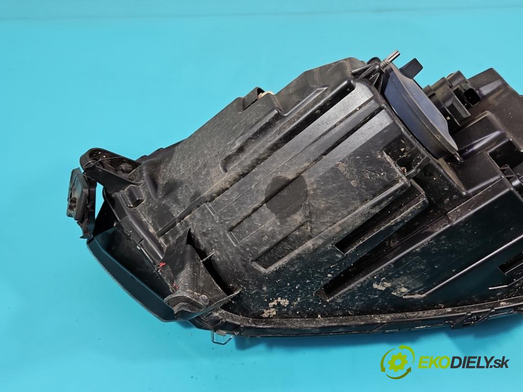 Dacia Sandero III 2020- 1.0 SCe: 91 KM manual 67 kW 999 cm3 5- Reflektor: pravý 260107920R (Svetlo predné pravé)