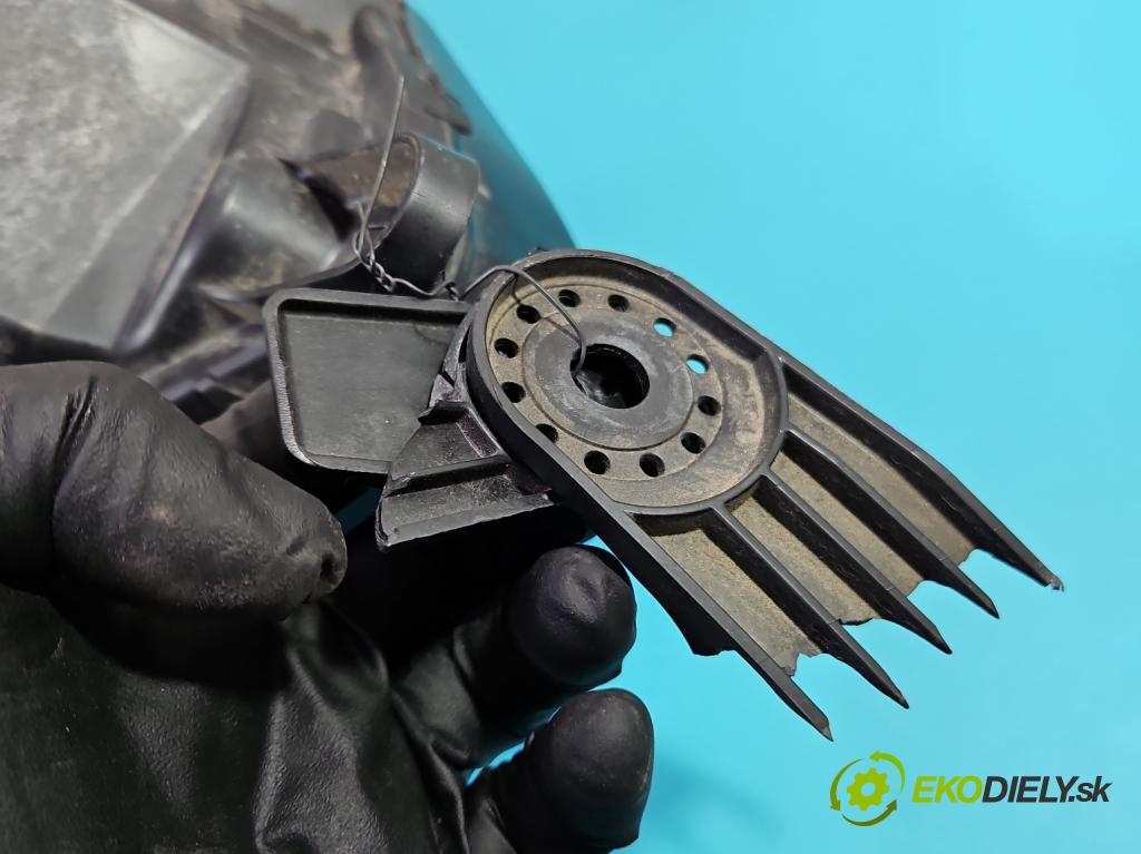 Dacia Sandero III 2020- 1.0 SCe: 91 KM manual 67 kW 999 cm3 5- Reflektor: pravý 260107920R (Svetlo predné pravé)