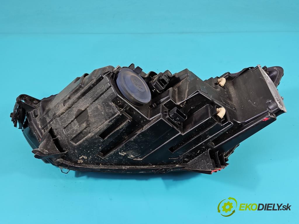 Dacia Sandero III 2020- 1.0 SCe: 91 KM manual 67 kW 999 cm3 5- Reflektor: pravý 260107920R (Svetlo predné pravé)