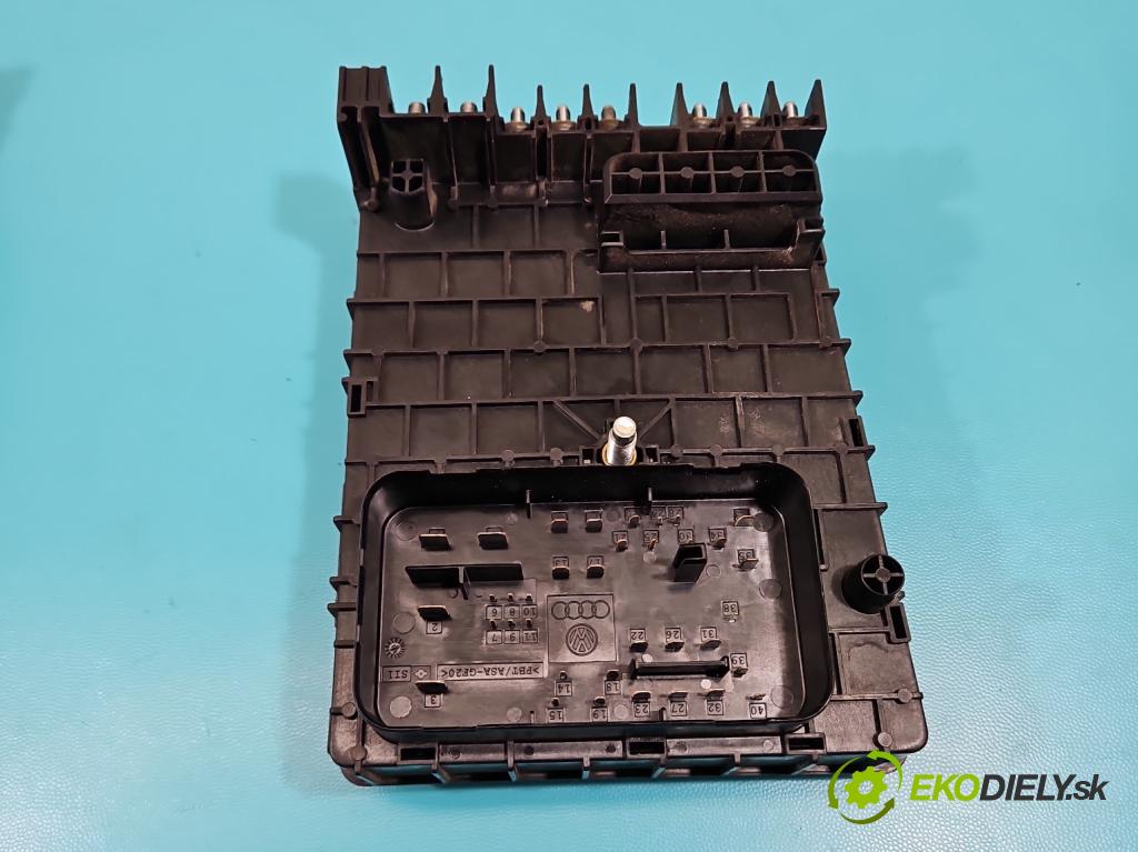 Vw Passat B7 2010-2014 2.0 tdi 140 hp manual 103 kW 1968 cm3 5- skříňka pojistková 3C0937125A (Pojistkové skříňky)