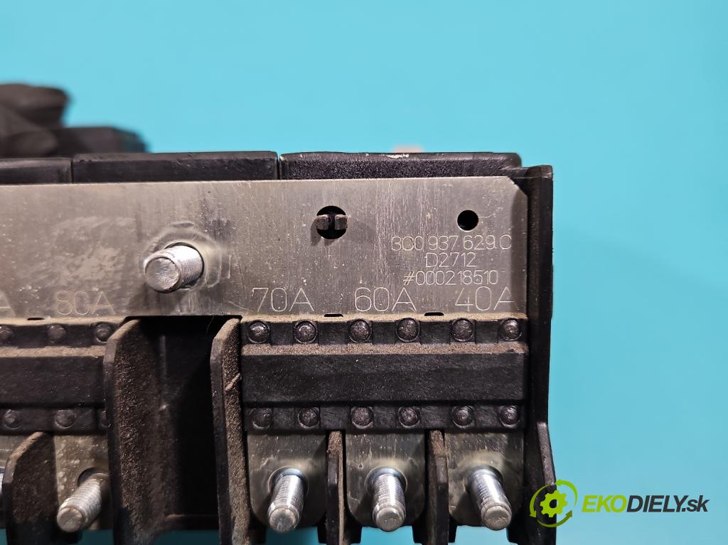 Vw Passat B7 2010-2014 2.0 tdi 140 hp manual 103 kW 1968 cm3 5- skříňka pojistková 3C0937125A (Pojistkové skříňky)