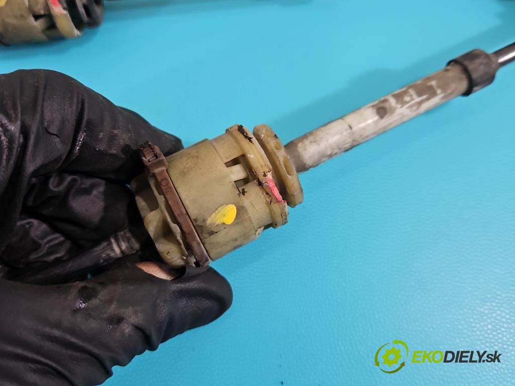 Renault Scenic II 2003-2009 1.6 16V 111KM manual 82 kW 1598 cm3 5- Páka: Změny: stupeň,rýchlosť 8200749722 (Rýchlostná páka (kulisa))